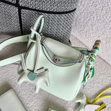  Contemporary shoulder bag front view 7