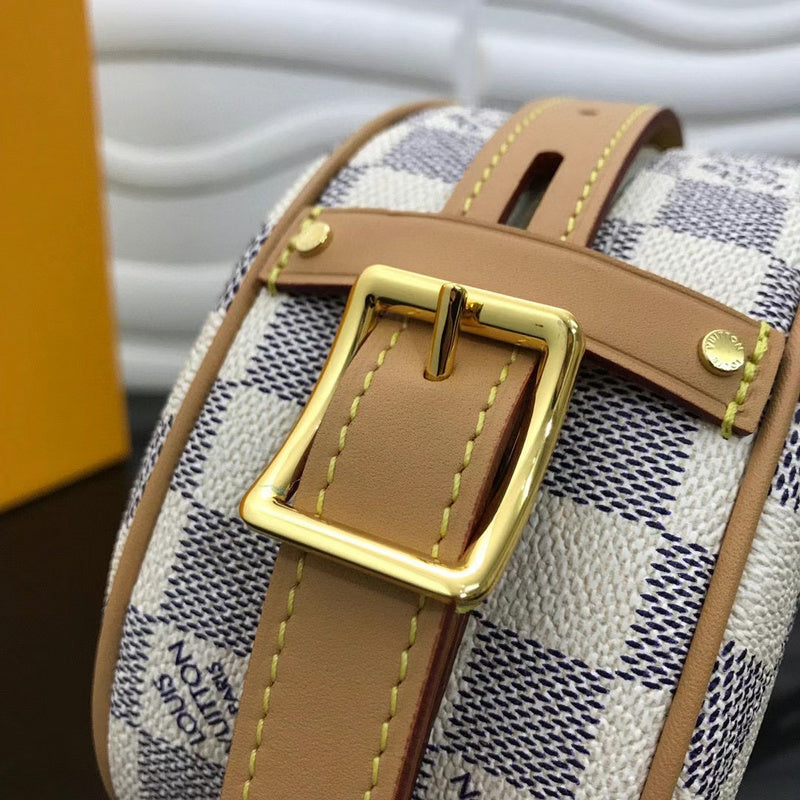 Handle and strap detail of signature everyday-luxe women's handbag – women's designer-style accessory