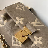  structured bag close-up of hardware and finish