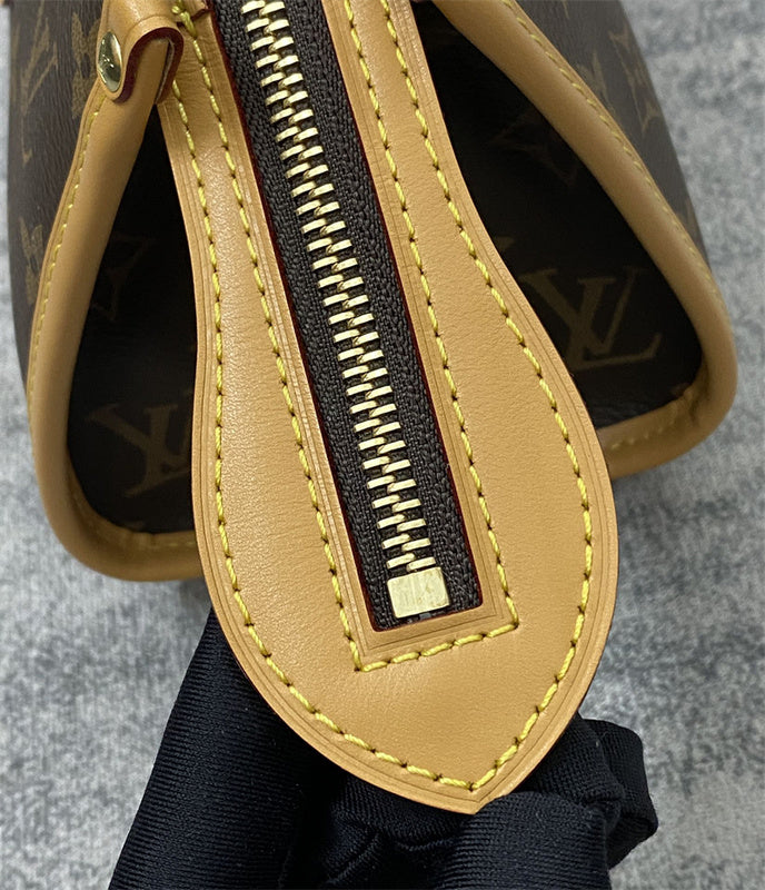  Graceful satchel front view 7