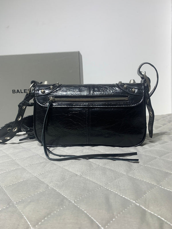 Zivas Charm Effortless Sophistication Statement Handbag (Elevated Daily Companion) – Side Profile
