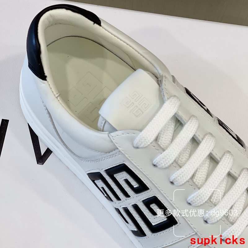 Givenchy shoes Style 081 - packaging and accessories