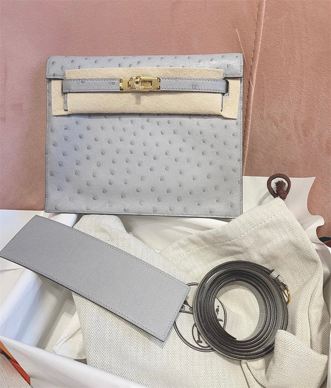  satchel close-up of hardware and finish