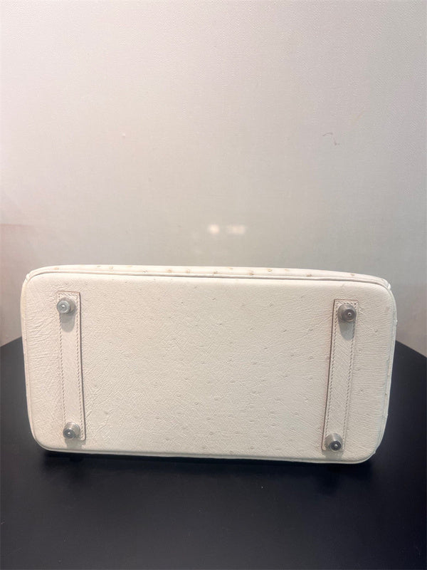 Structured handbag styled for everyday wear
