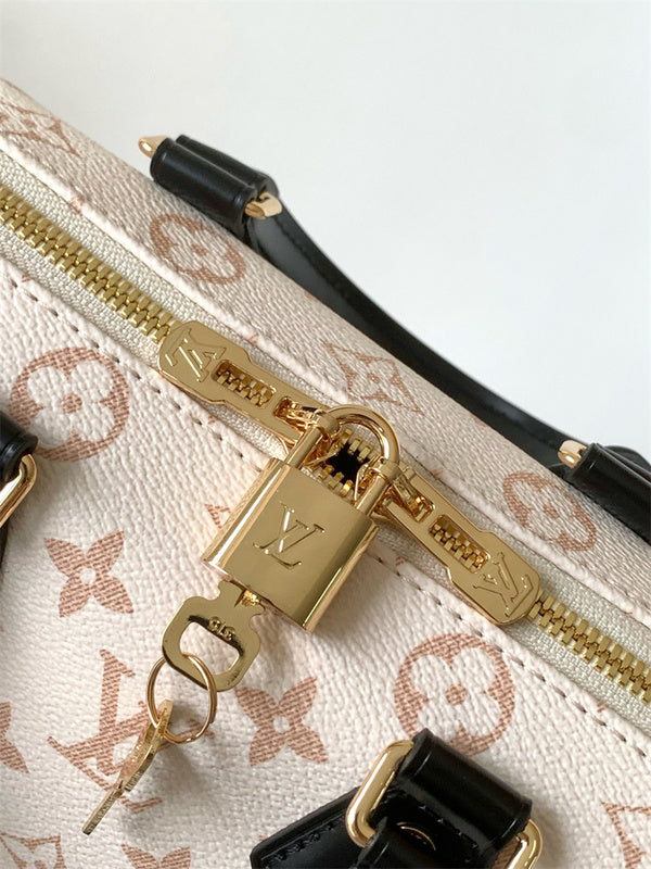  sophisticated shopper bag detail view showing craftsmanship 8
