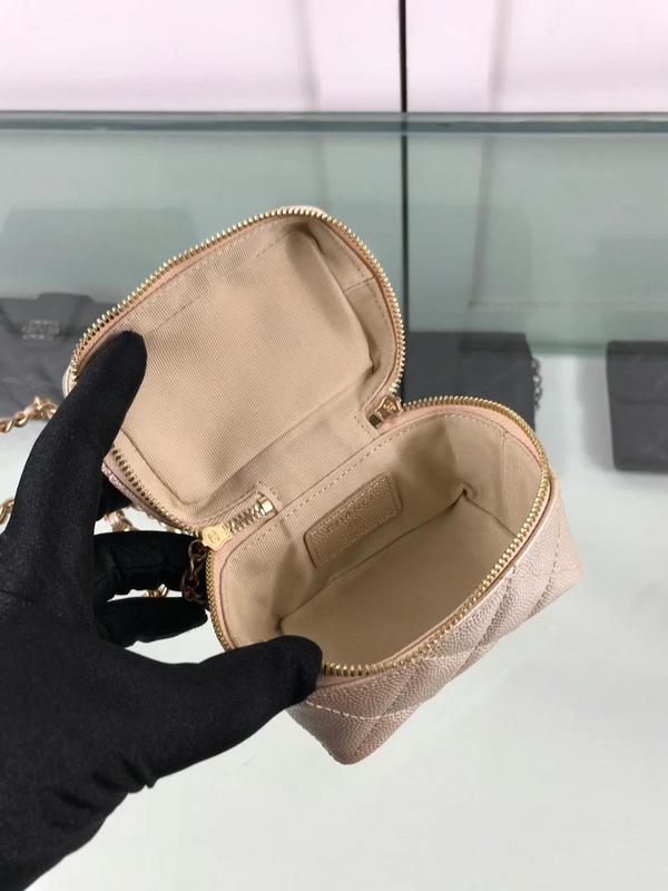 Zivas Charm Streamlined Design Fashion Handbag (Effortless Style Upgrade) – Lifestyle Shot