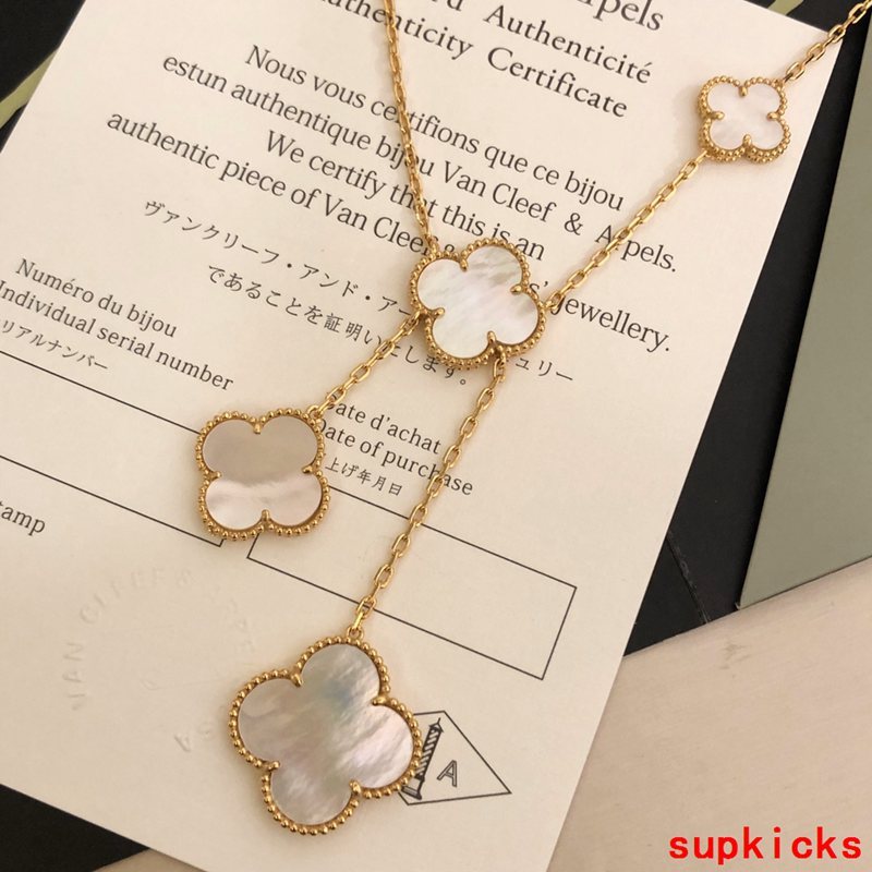 Side view of Van Cleef & Arpels unisex jewelry piece