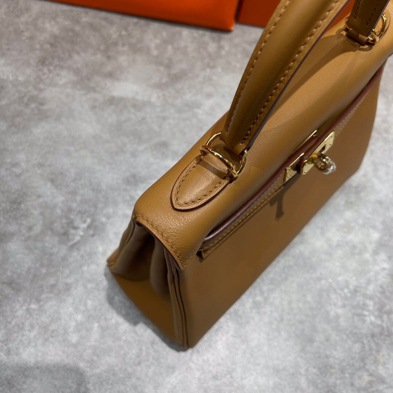 Side view of fluid structured handbag