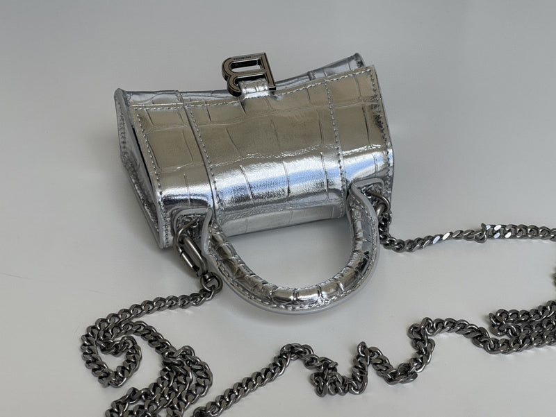Zivas Charm Effortless Elegance Statement Handbag (Considered Detail & Form) – Close-Up Detail