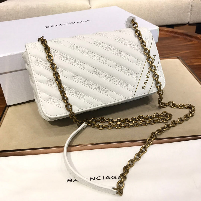 Elegant Premium PU Leather Handbag - Everyday Elegance | Women's Fashion Handbag #795 - close-up detail shot (image 3) of designer-inspired handbag