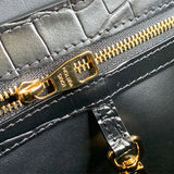  Streamlined tote bag front view 19