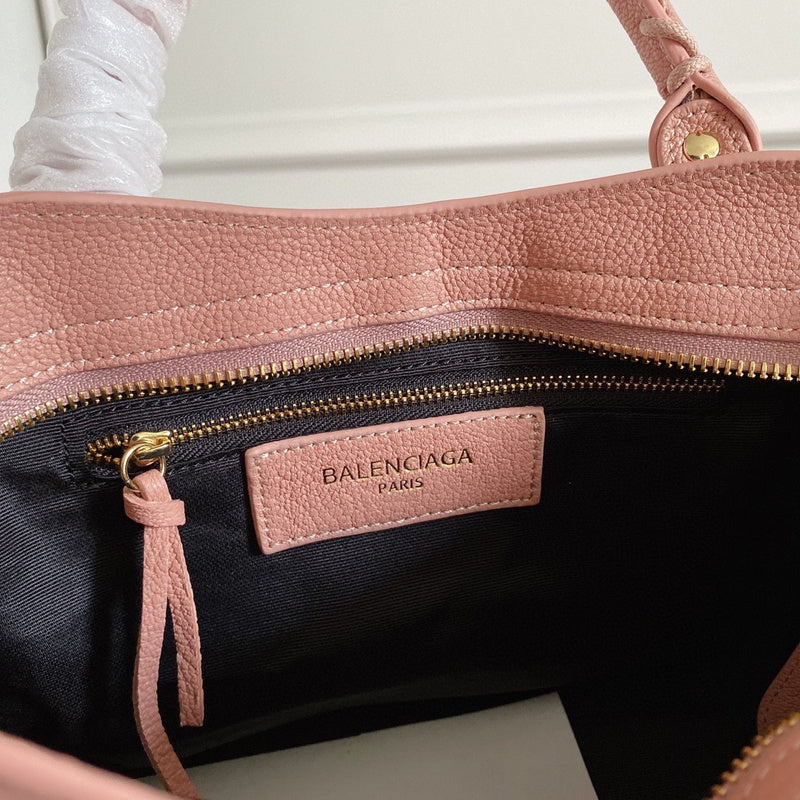Zivas Charm Everyday Sophistication Fashion Handbag (Refined Modern Silhouette) – Detail View