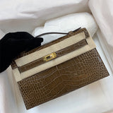  smart carryall bag styled with outfit 42