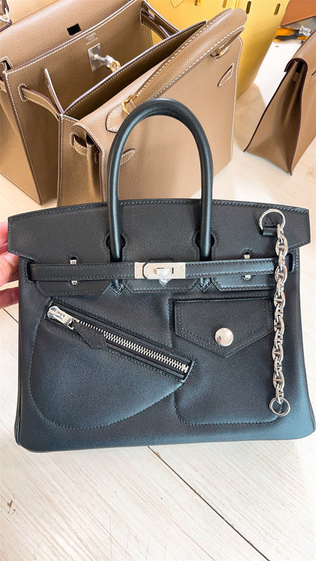  sleek tote bag detail view showing craftsmanship