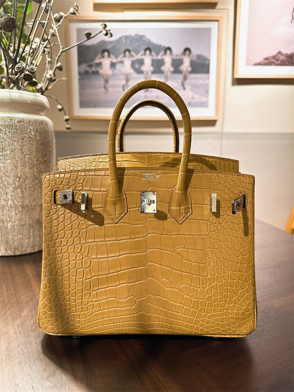  crossbody bag interior and compartment view 45