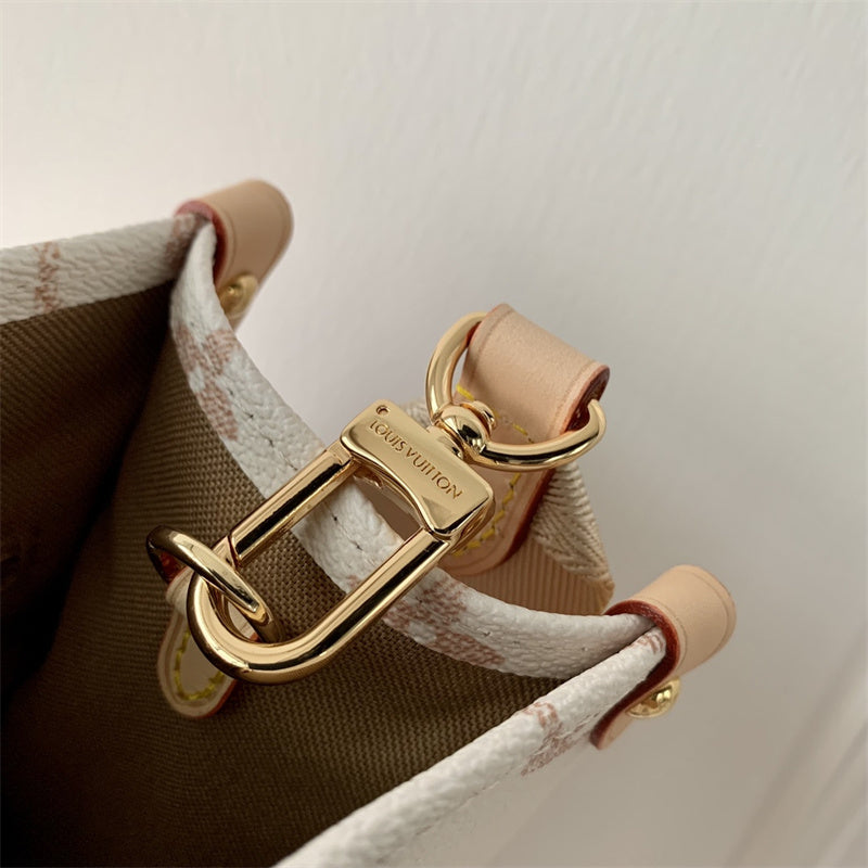  Essential everyday bag front view 7