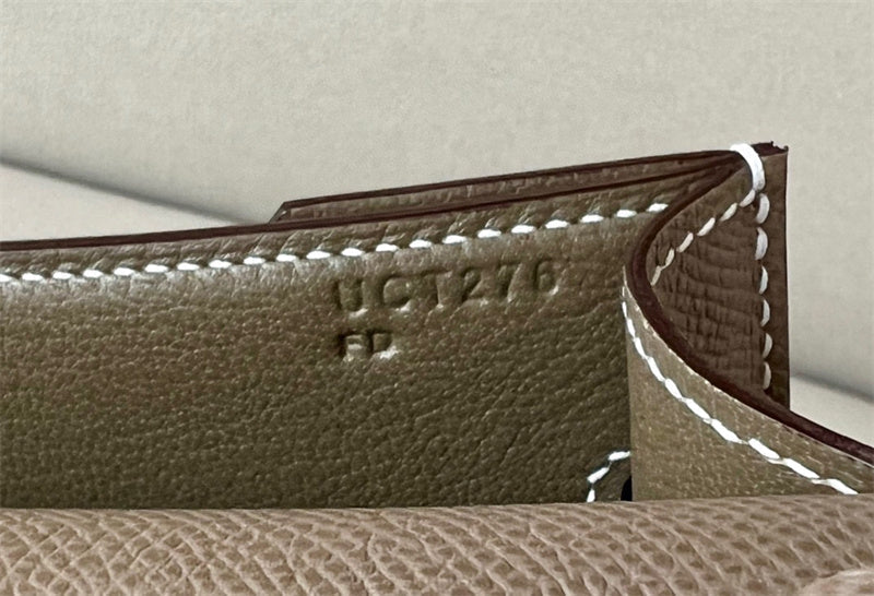  carryall bag interior and compartment view 9