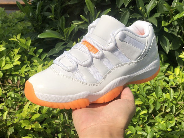 Nike Men's & Women's Luxury Low-Top Trainers — Style 153 interior view