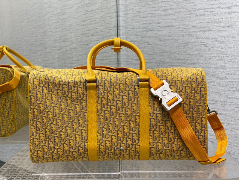 Side profile of classic premium women's handbag – women's designer-style accessory
