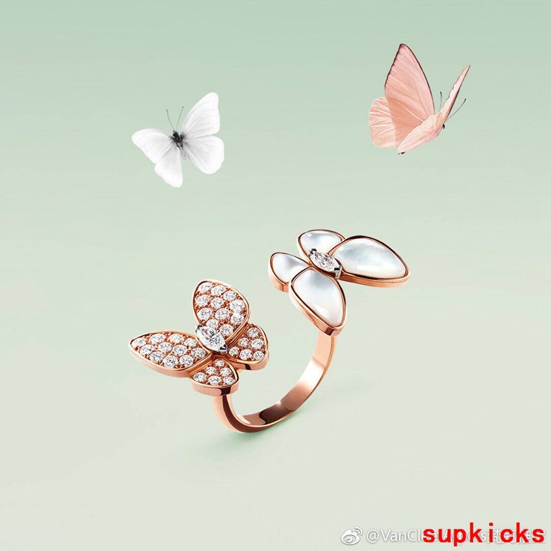 Front view of Van Cleef & Arpels unisex jewelry piece