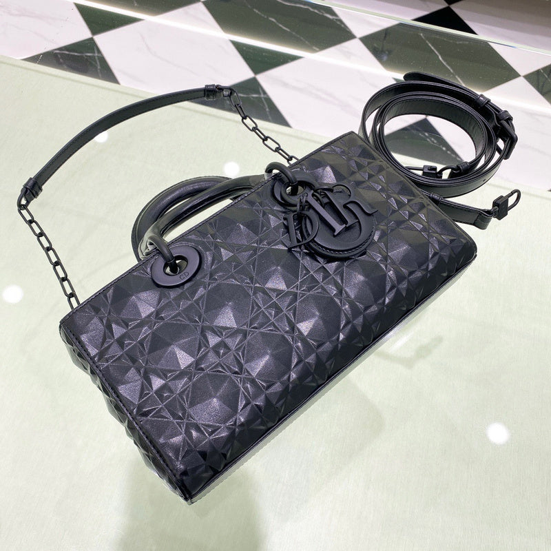 Handle and strap detail of elevated modern women's handbag – women's luxury accessory