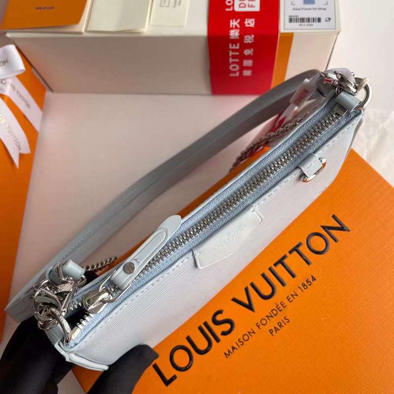 Handle and strap detail of classic premium women's handbag – women's luxury handbag