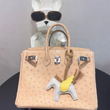  Contemporary shoulder bag front view