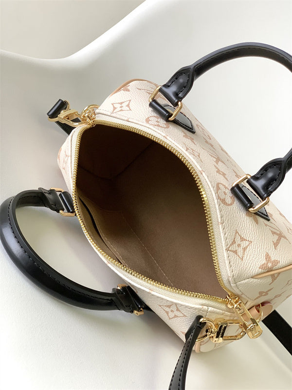  Modern shopper bag carried on shoulder 10