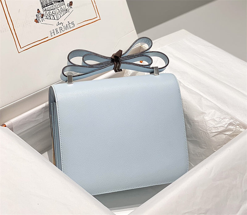 Side view of streamlined structured handbag