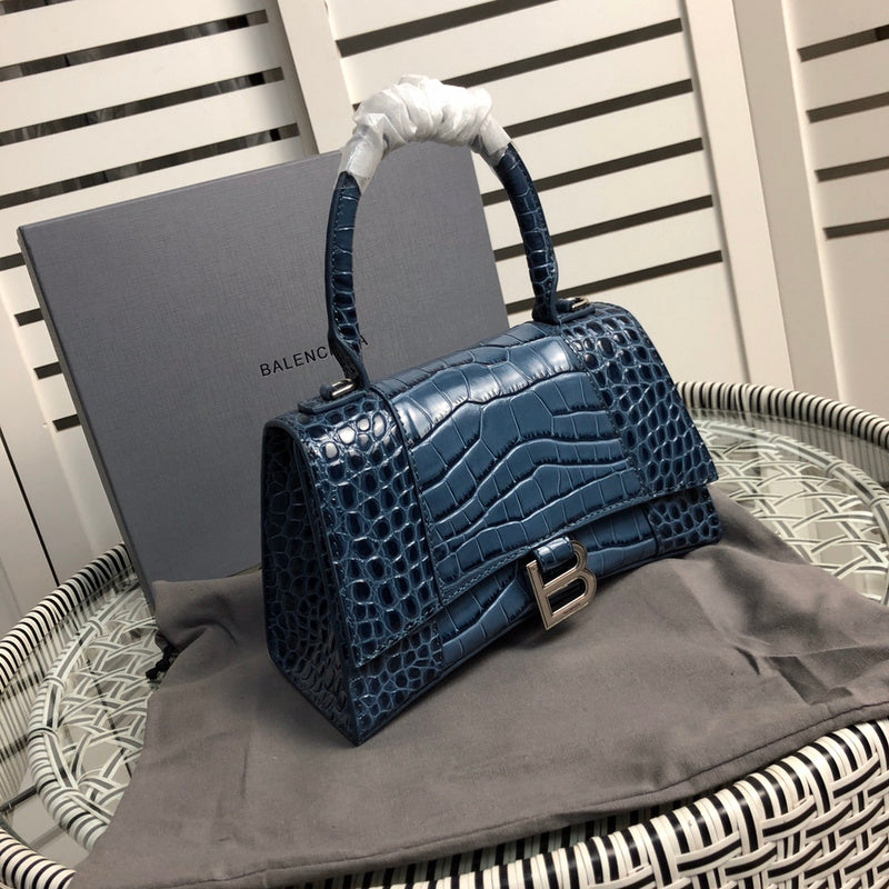 Styled lifestyle shot of everyday-luxe premium women's handbag – women's premium purse