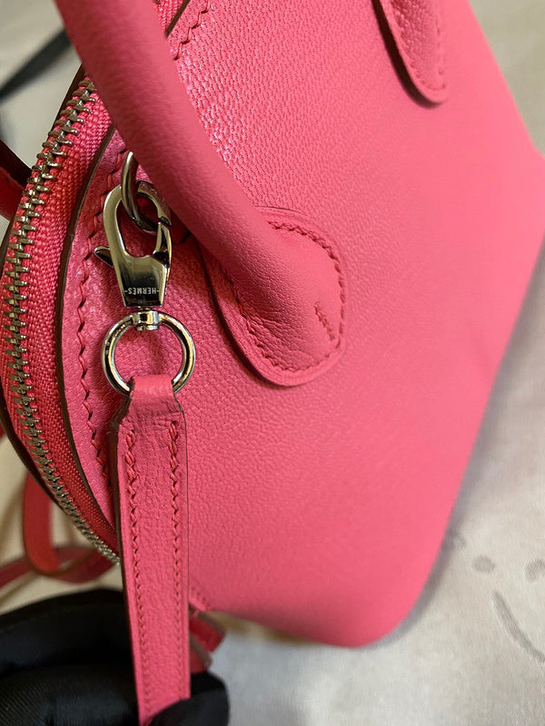 Interior view of minimalist premium bag