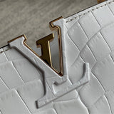  Streamlined tote bag front view 7