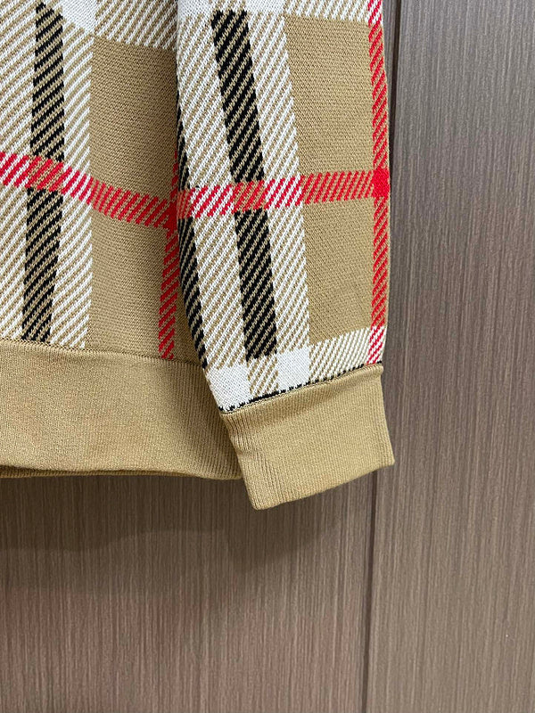 Styling view of Burberry luxury piece style No.458