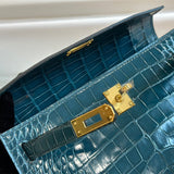  smart carryall bag styled with outfit 18