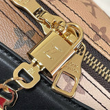  shoulder bag interior and compartment view 9