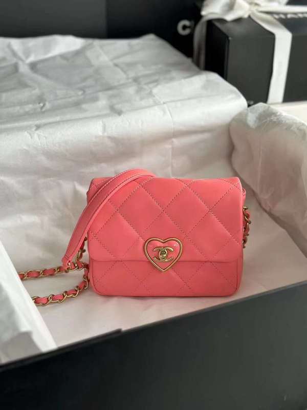 Zivas Charm Modern Minimalist Look Luxury Handbag (Thoughtfully Structured Design) – Detail View