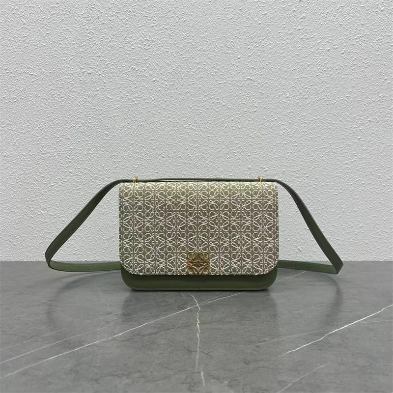 Ziva's Charm handbag – product shot (22.5cm*6.5cm*15.5cm)