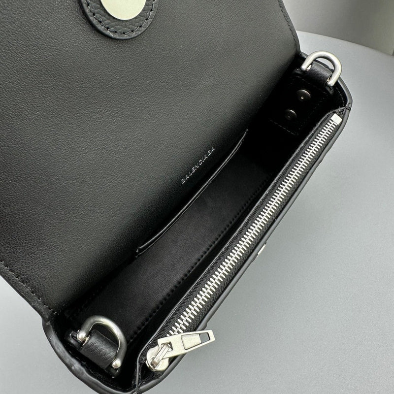 Zivas Charm Modern Edge Statement Handbag (Effortless Style Upgrade) – Detail View