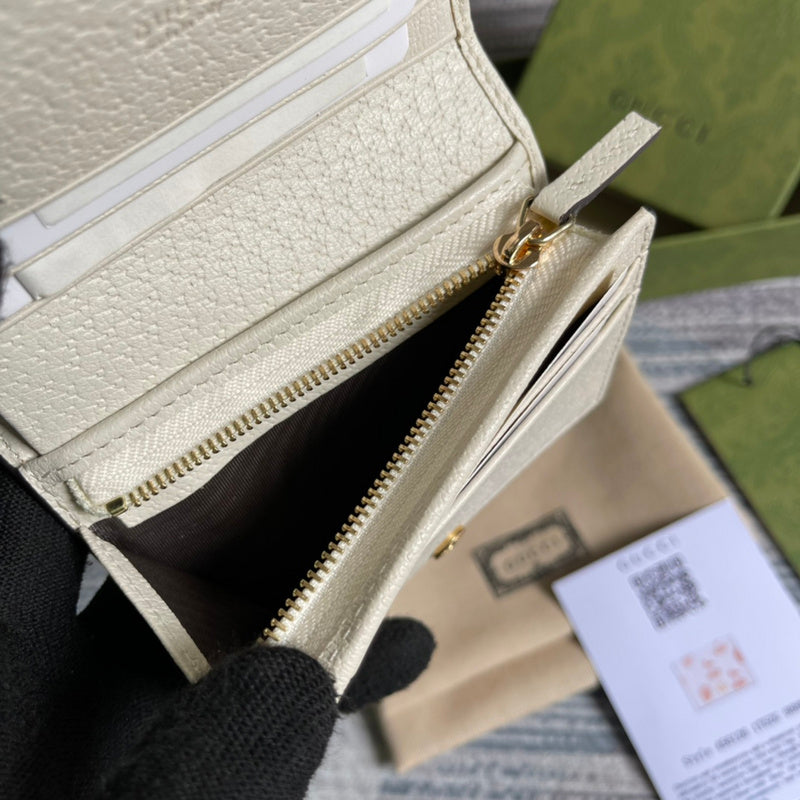 Side profile of sleek elevated women's handbag – women's everyday handbag