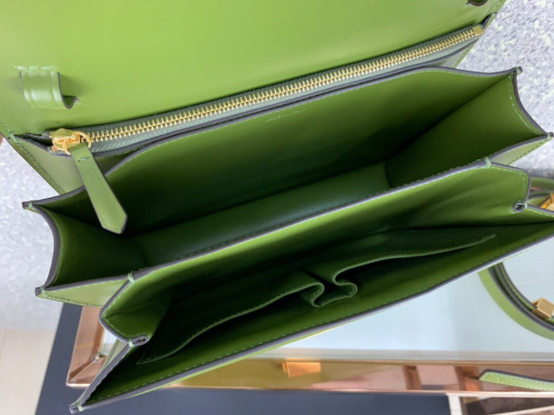 Handle and strap detail of structured refined women's handbag – women's luxury accessory