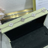 Angled view of Van Cleef & Arpels unisex jewelry piece