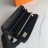 Close-up detail of structured sleek women's handbag – women's everyday handbag
