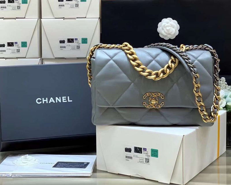  women's handbag, spacious design, view 2