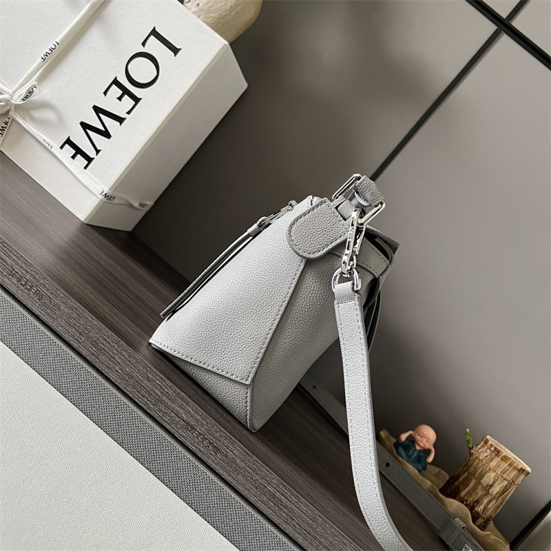 Ziva's Charm handbag – detail view (18cm*12.5cm*8cm)