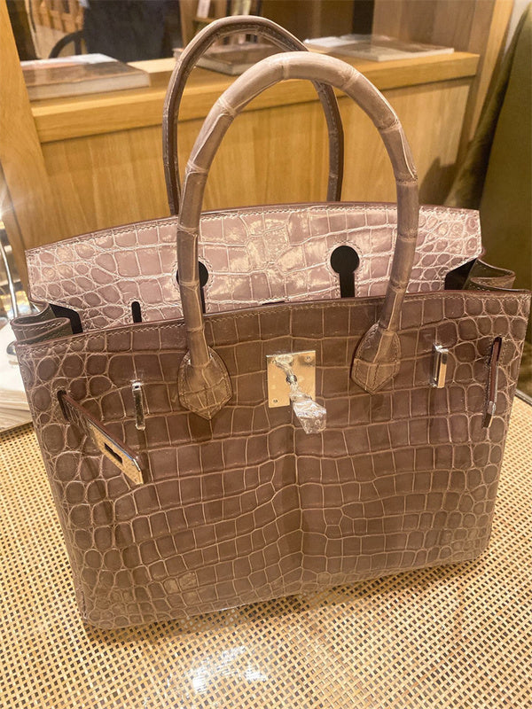  Refined carryall bag front view 43