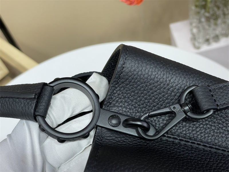  shoulder bag interior and compartment view 45