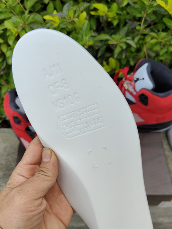 Nike Men's & Women's Designer Lifestyle Shoes — Style 212 hardware detail