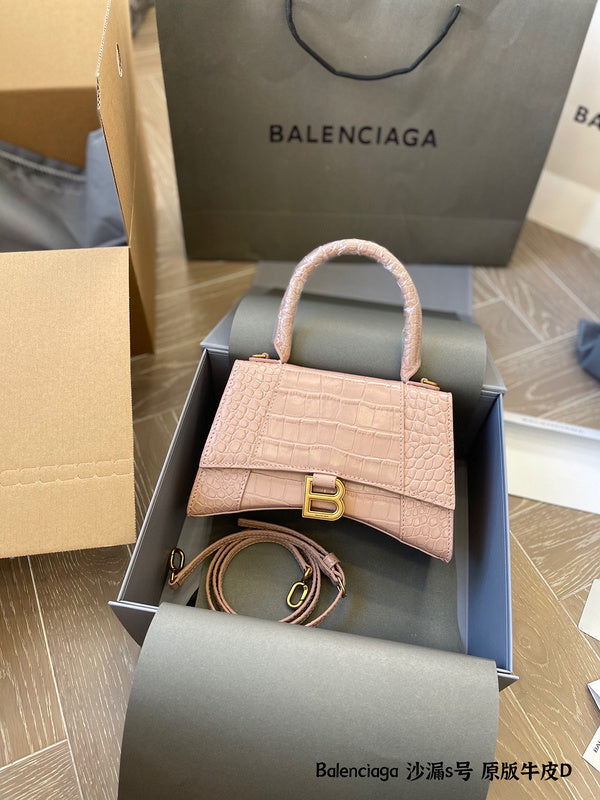 Ziva's Charm handbag – product shot (one versatile size)