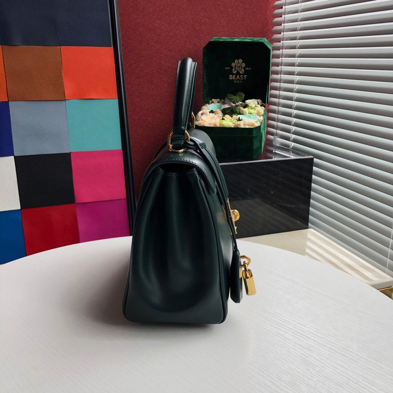 Styled lifestyle shot of elevated sleek women's handbag – women's everyday handbag