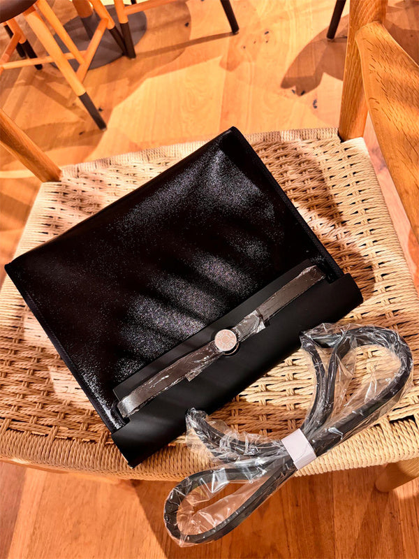  everyday handbag detail view showing craftsmanship 20